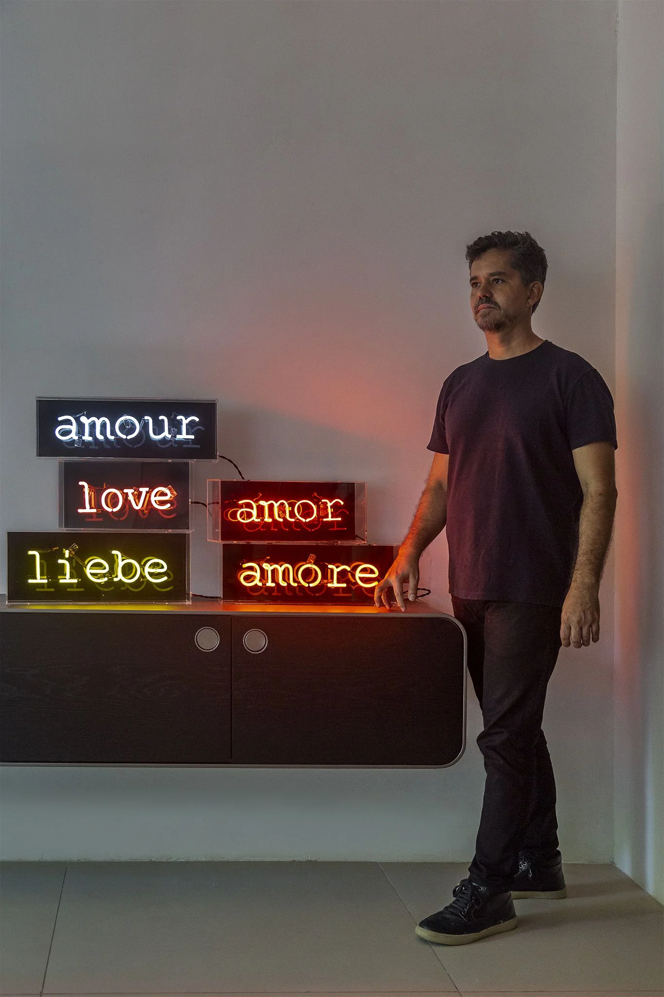 Luminária Amor em Línguas Liebe - Ric Melo Design